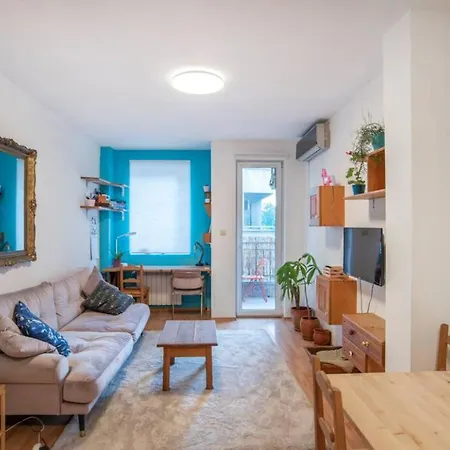 Apartment Vivid And Stylish 1 Bedroom